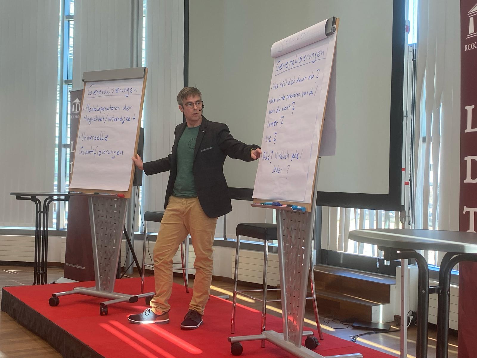 Sascha Kohler bei einem Vortrag